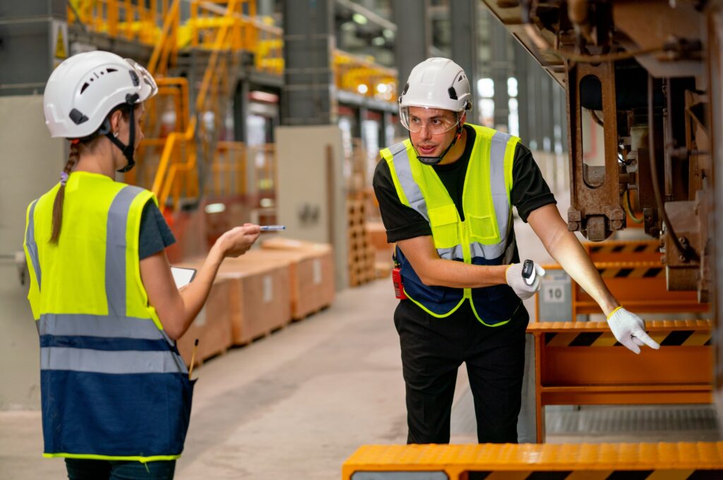 Demontaż lub montaż regałów – koordynacja pracowników na terenie magazynu